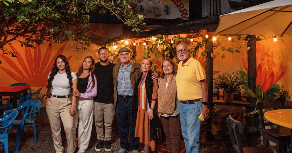 Una visita inesperada, Jerry en casa.